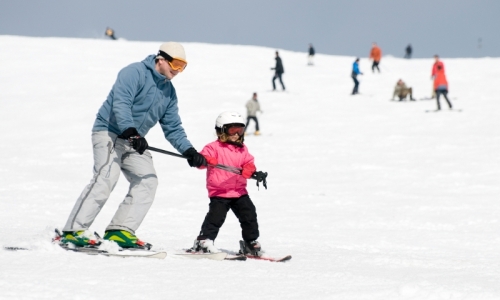 Kid learning to Ski